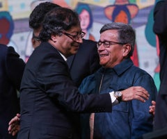 Gustavo Petro y Pablo Beltrán, jefe negociador del ELN