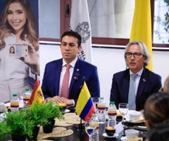 Registrador nacional, Alexander Vega Rocha y el embajador de Colombia en España, Eduardo Ávila