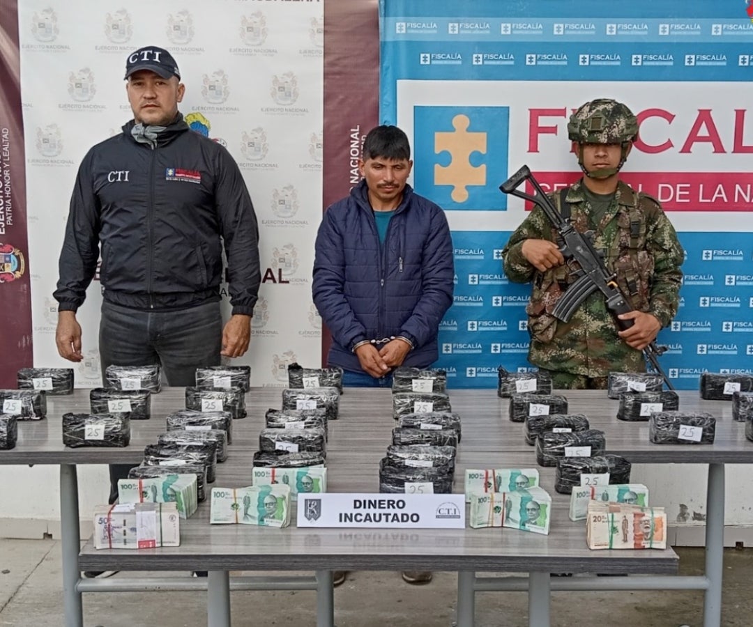 Capturan a hombre que transportaba $945 millones en Huila