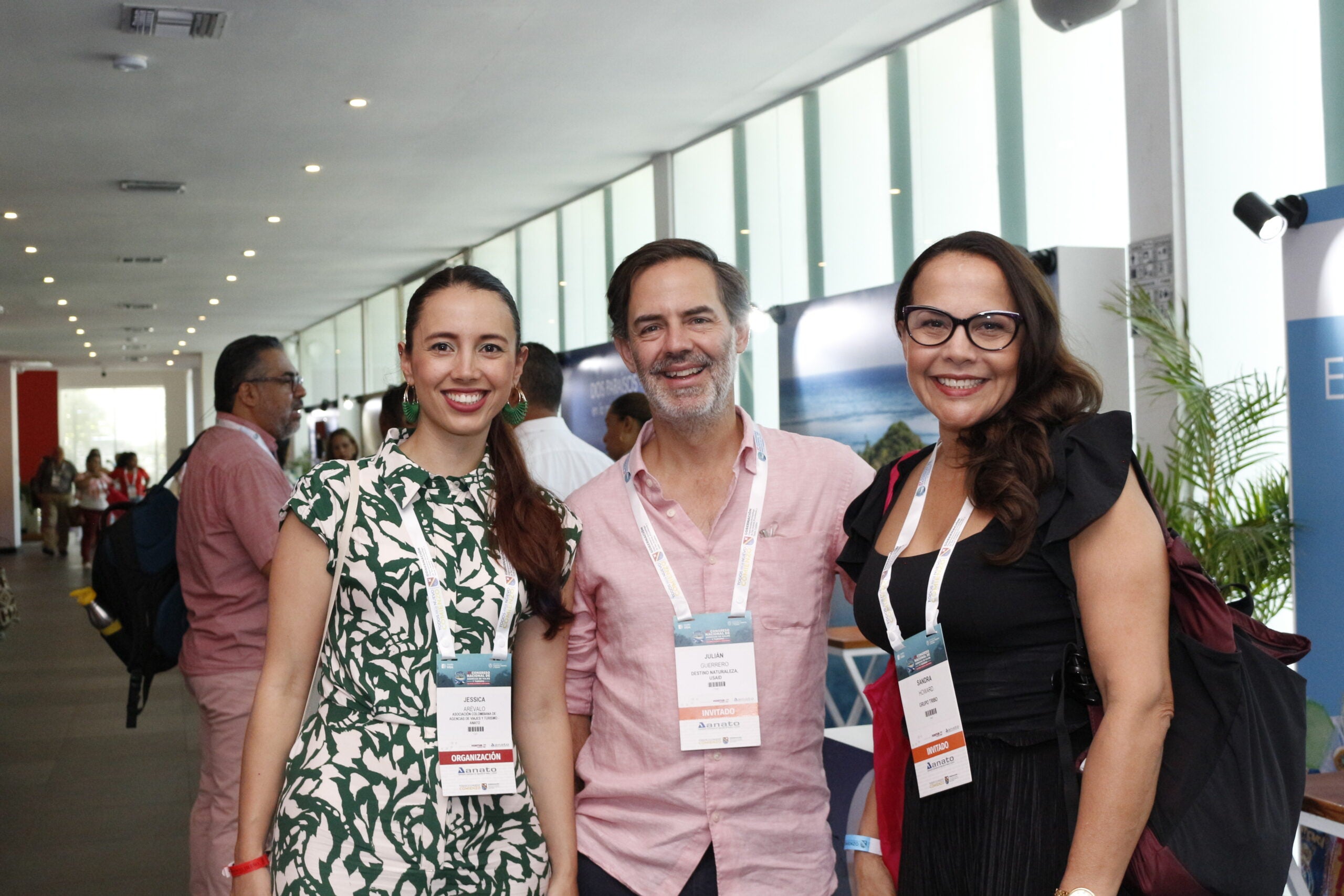 Jessica Arevalo, subdirectora de proyectos Anato; Julian Guerrero, ex viceministro de Turismo de Colombia; Sandra Howard, invitada, Grupo Tribo.