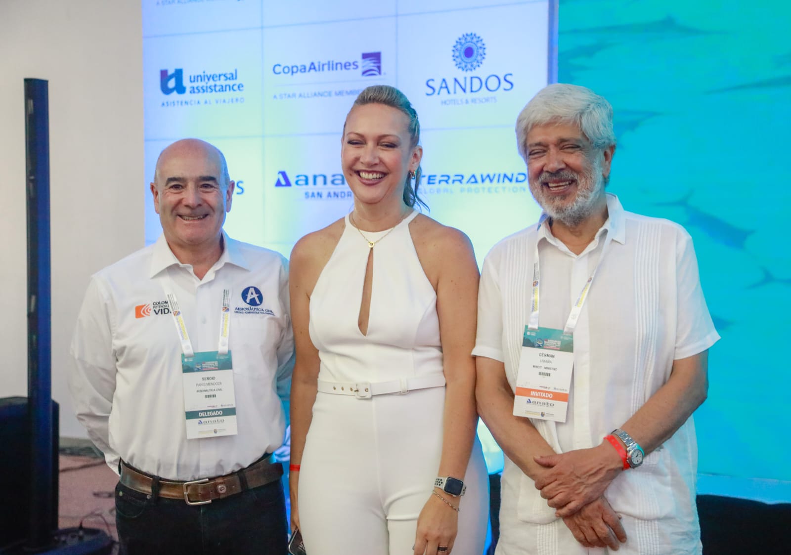 Sergio París, director de la Aeronáutica Civil; Paula Cortés Calle, presidentade Anato; Germán Umaña, Ministro de Turismo.