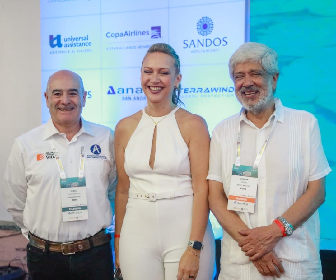 Sergio París, director de la Aeronáutica Civil; Paula Cortés Calle, presidentade Anato; Germán Umaña, Ministro de Turismo.