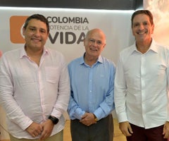Mauricio Lizcano, ministro de las TIC; Manuel Martínez Niño, director Ejecutivo de Cintel; y Eduardo López, presidente de Google Cloud Latinoamérica.