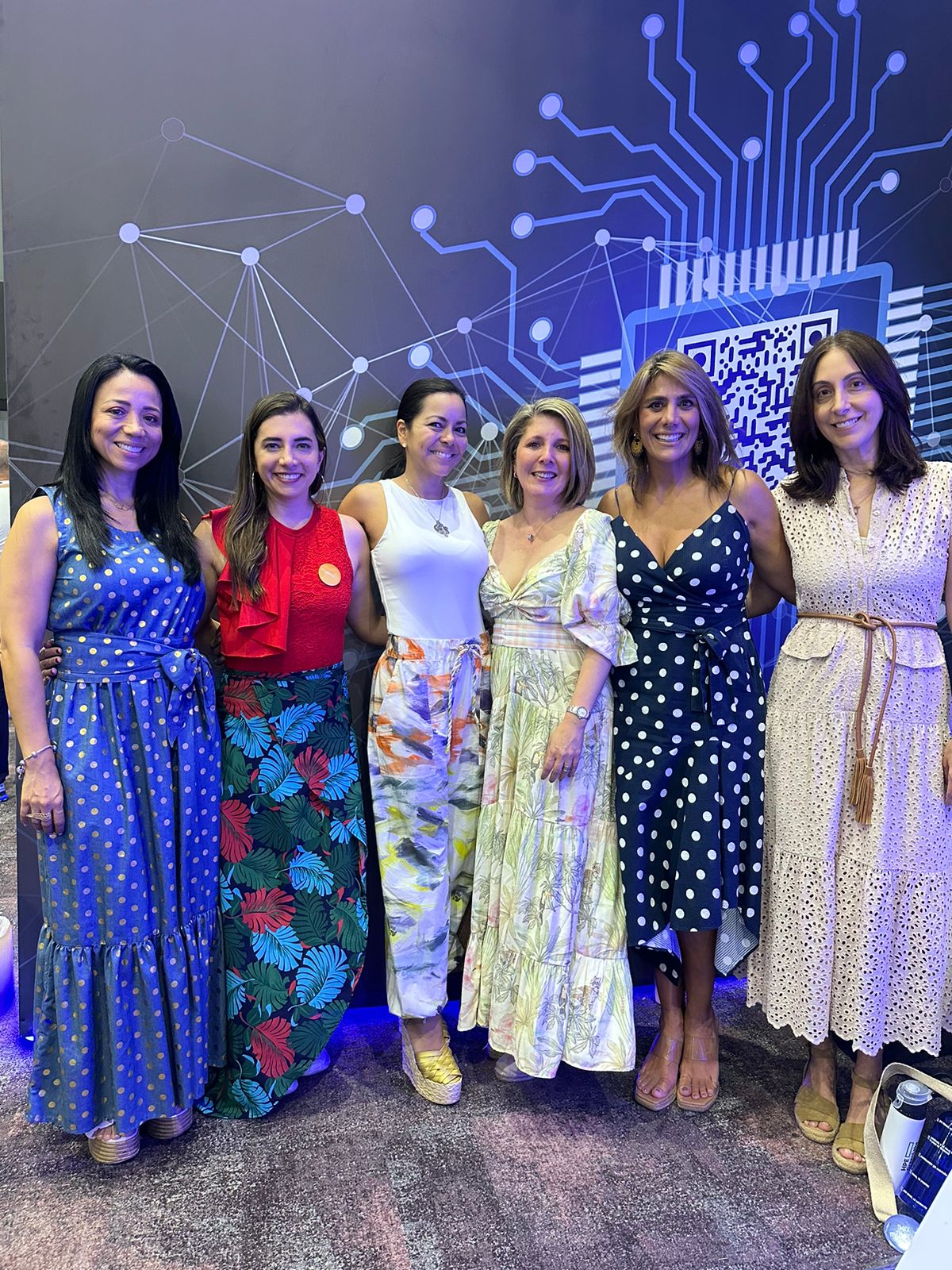 Ana María Gómez, consultora de transformación digital y mujer épica 2022; Pilar Ibáñez, directora ejecutiva Mujeres TIC; Isabel de Ávila, gerente de Innovaciónde Ecopetrol; Paola Restrepo, presidenta de IAB; Ana Queseb, presidentade Bpro; y Julia Fernández, presidenta de Nexa BPO.