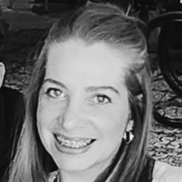 Juliana Martínez, asesor de tramites consulares