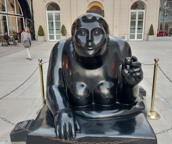 Mujer recostada de Botero