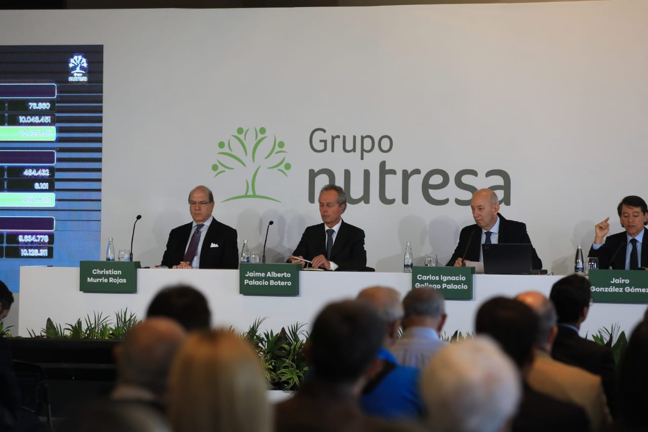 Se someten a aprobación los estados financieros separados