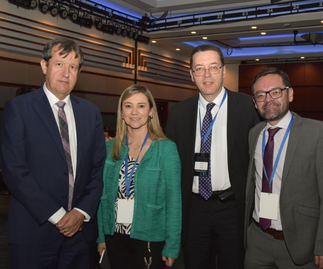 Jairo Humberto Restrepo, profesor de la Universidad de Antioquia; Lizbeth Acuña, directora de Cuenta de Alto Costo; Ignacio Zarante, presidente de la Asociación Colombiana de Médicos; y Diego Gil, director ejecutivo Fecoer.