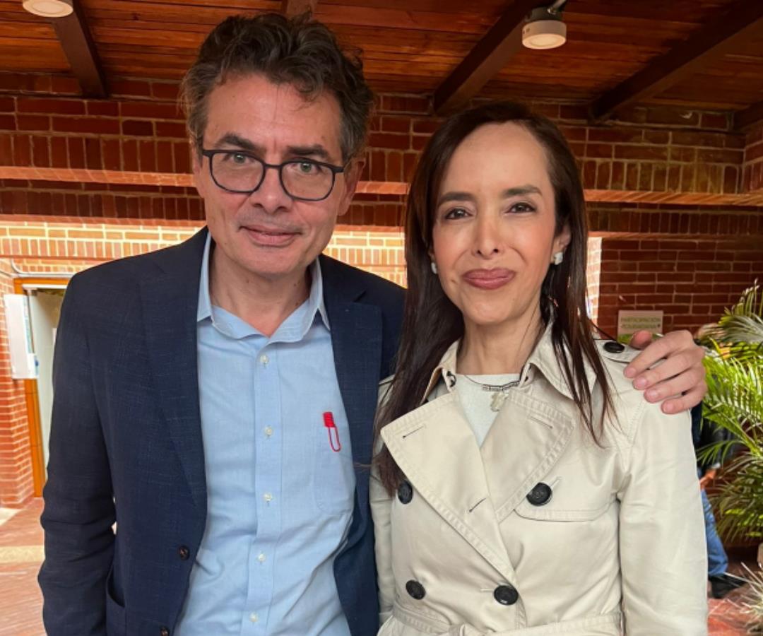 Alejandro Gaviria, exministro; y Sandra Núñez, directora médica de Novo Nordisk.