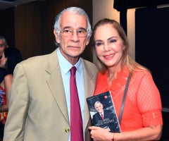 Eduardo Verano, exgobernador del Atlántico y columnista del diario La República; y su esposa Liliana Borrero de Verano.
