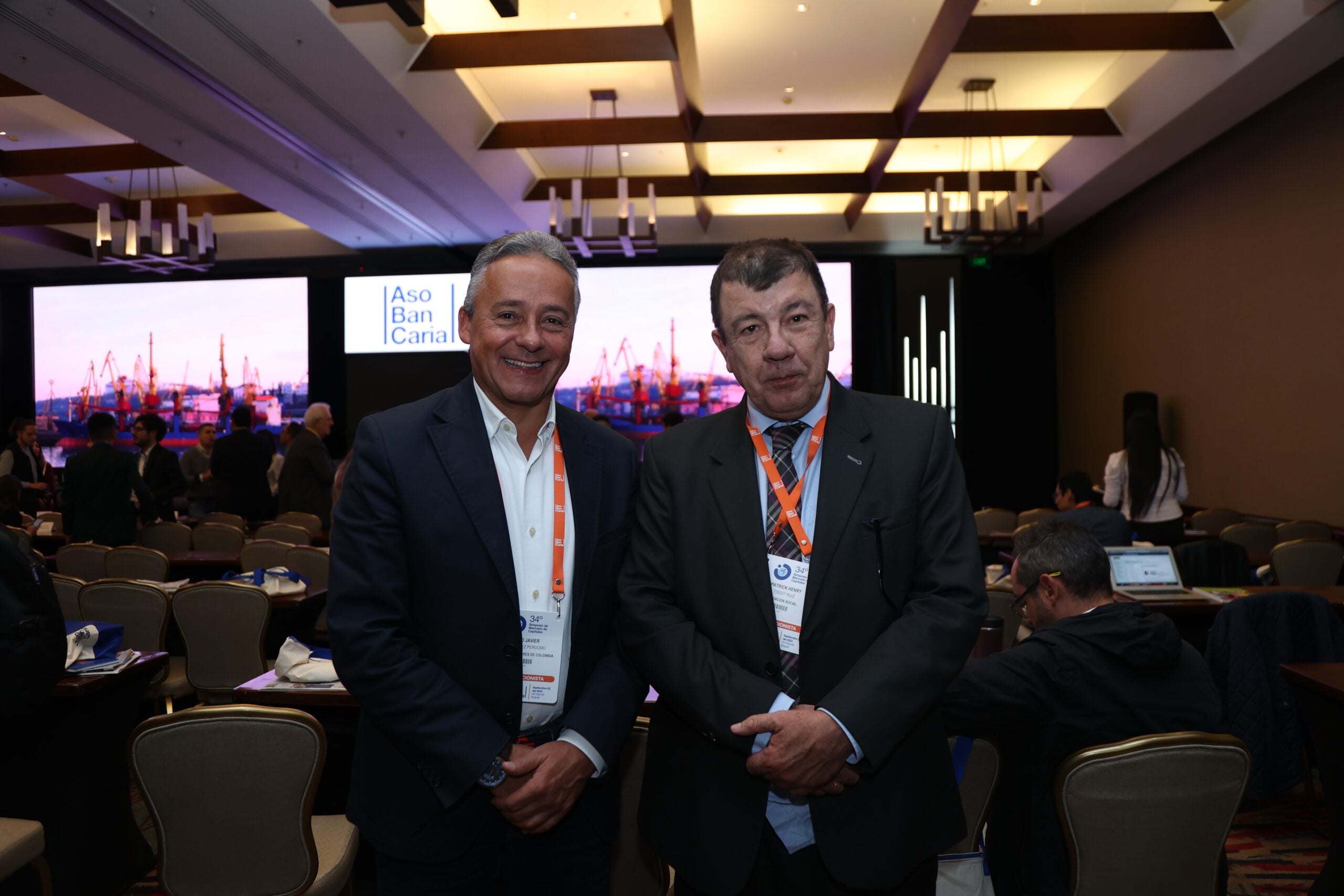 Diego Javier Fernández, vicepresidente financiero de la Bvc; y Patrick Tissot, gte. de Mercado de Capitales de la Fundación Social.