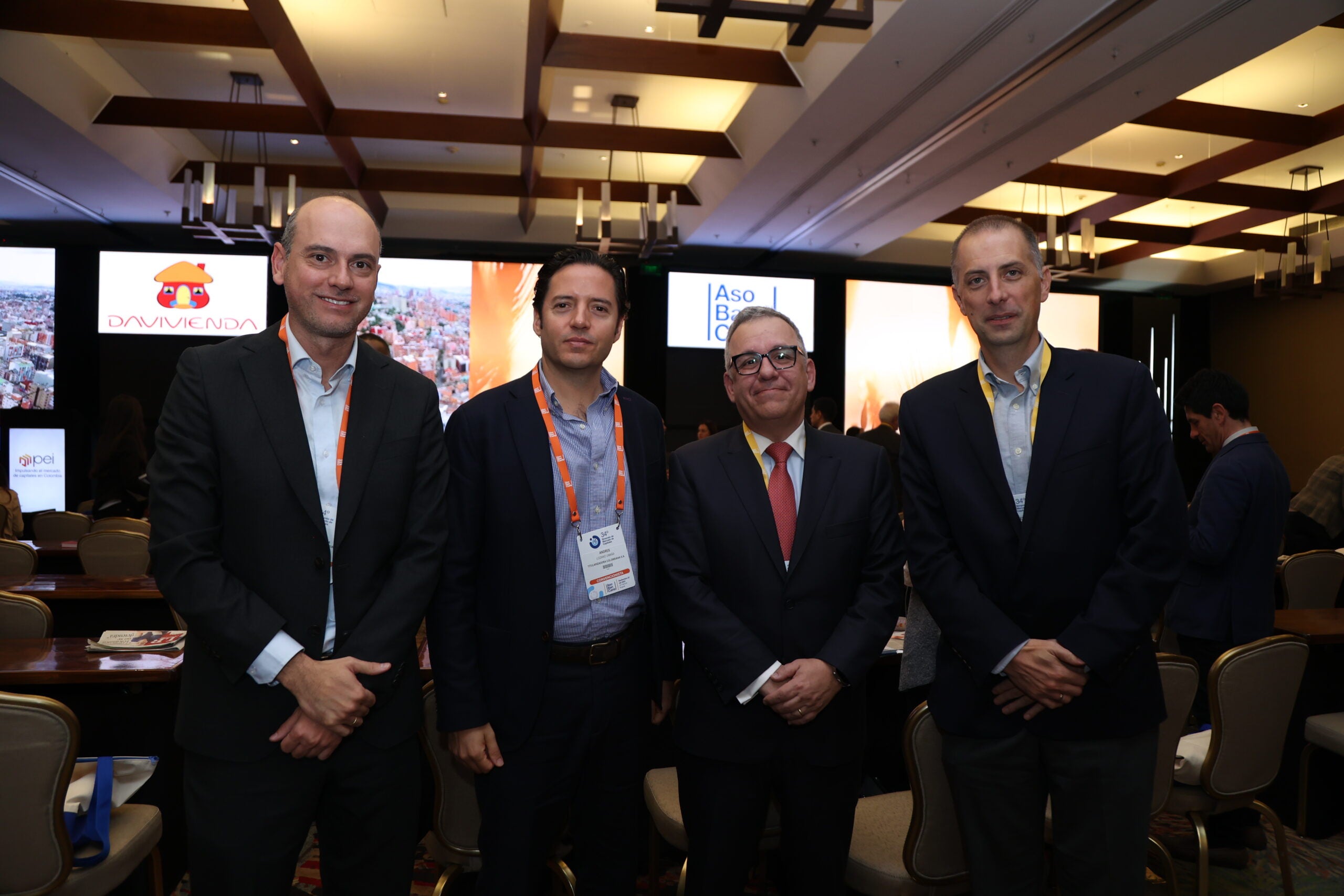 José I. López, head Economic Research Corficolombiana; Andrés Lozano, CEO Titularizadora Colombiana; Axel Christensen, de Blackrock; y Andrés Restrepo, pte. (e) de la BVC.