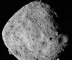 Folleto de la Nasa de una imagen en mosaico del asteroide Bennu
