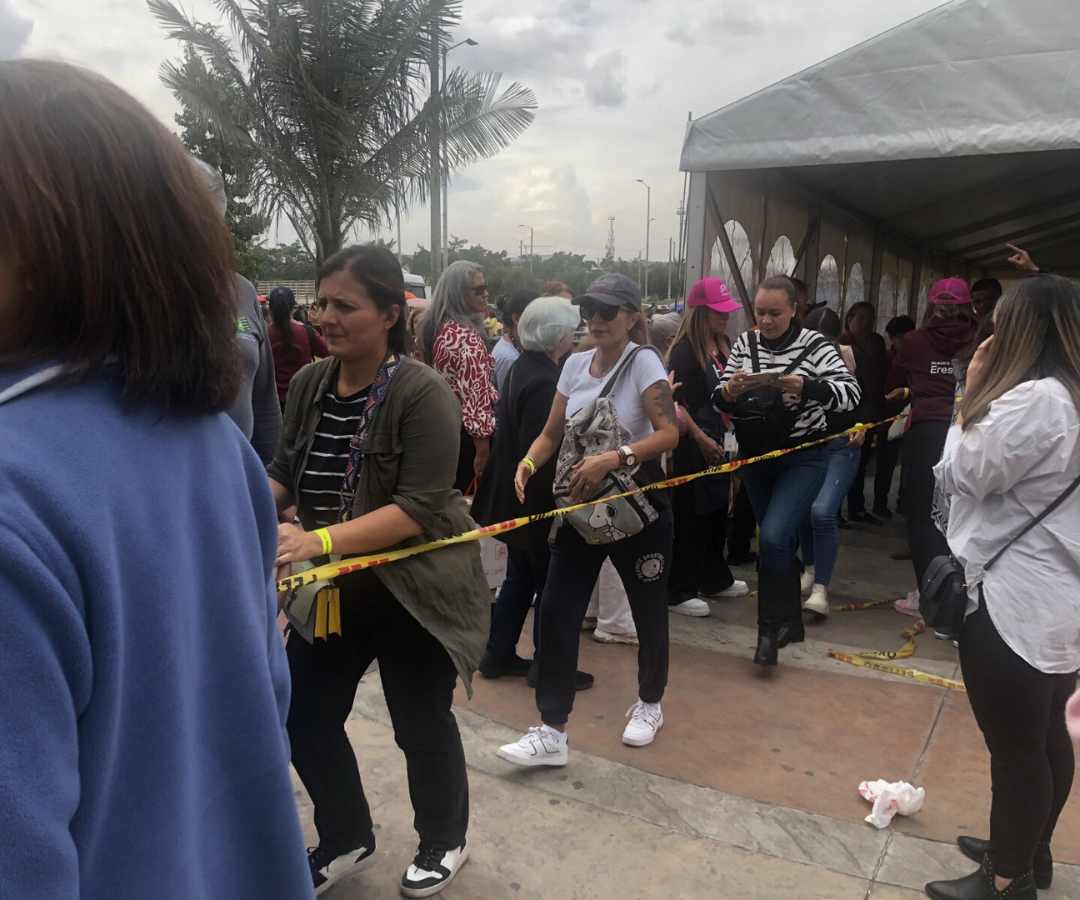 Con cintas de seguridad regulan la fila fuera del Ikea de MallPlaza