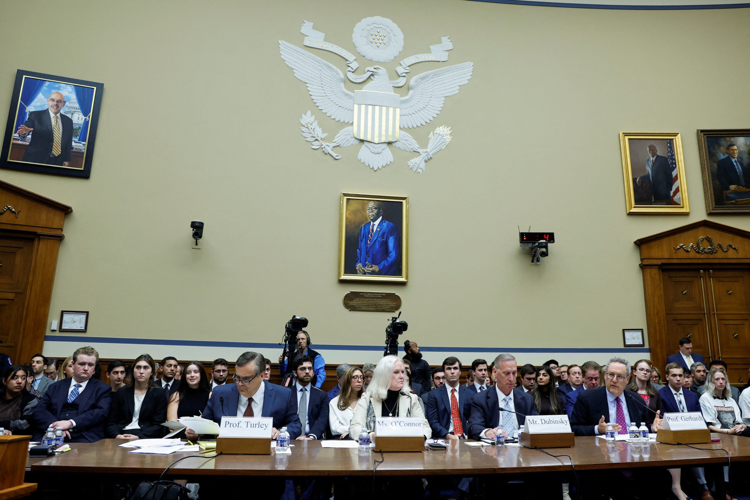 Testigos en audiencia contra Joe Biden