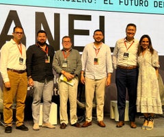 Mario Marquez, COO de Platform Speakers, Diego Caicedo, CEO de KLYM, Germán Acevedo, presidente del Directorio de la Asociación Latinoamericana de Factoring, Luis Hernando Valero, subdirector de Factura Electrónica de la DIAN, Cristian Castro, Asesor de intervención y asuntos financieros de la Superintendencia de sociedades. María Fernanda Quiñones, presidente Cámara Colombiana de Comercio Electrónico. Panel del futuro del digital factoring