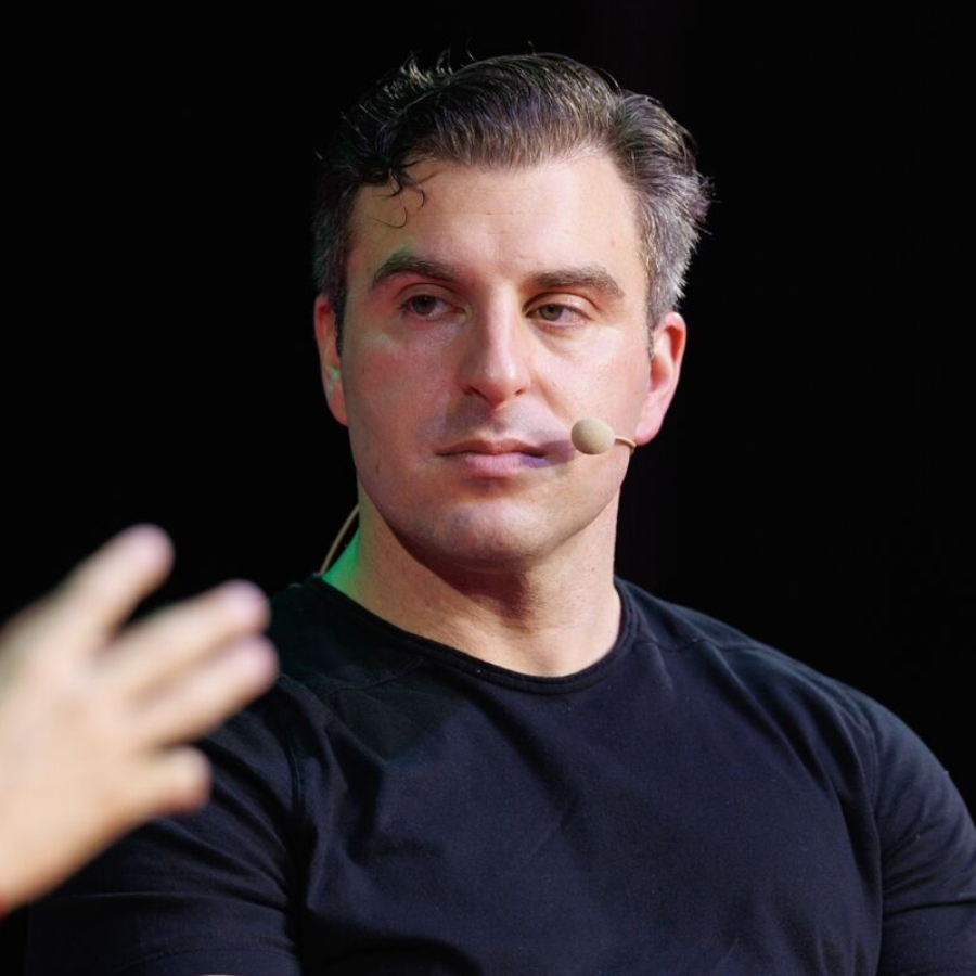 CEO de Airbnb, Brian Chesky, planea fundar una nueva empresa de inteligencia artificial