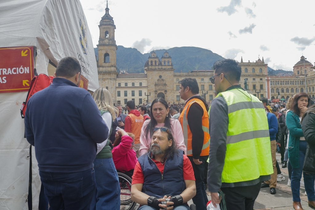 Los brigadistas de emergencias coordinaron para llevar a cabo la evacuación