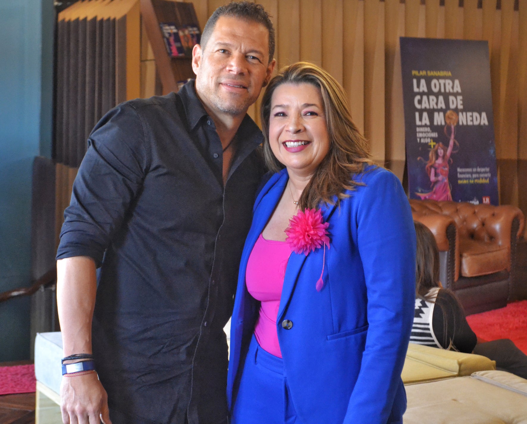 El deportista Oscar Córdoba; y Claudia Rodríguez, directora de Sostenibilidad de la Federación odontológica Colombiana.