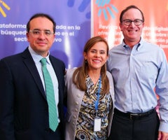 Nicolás Bermúdez y Constanza Muñoz, directores y fundadores de Ciprés; y Aaron Lundberg, CEO de la compañía norteamericana Praesidium.