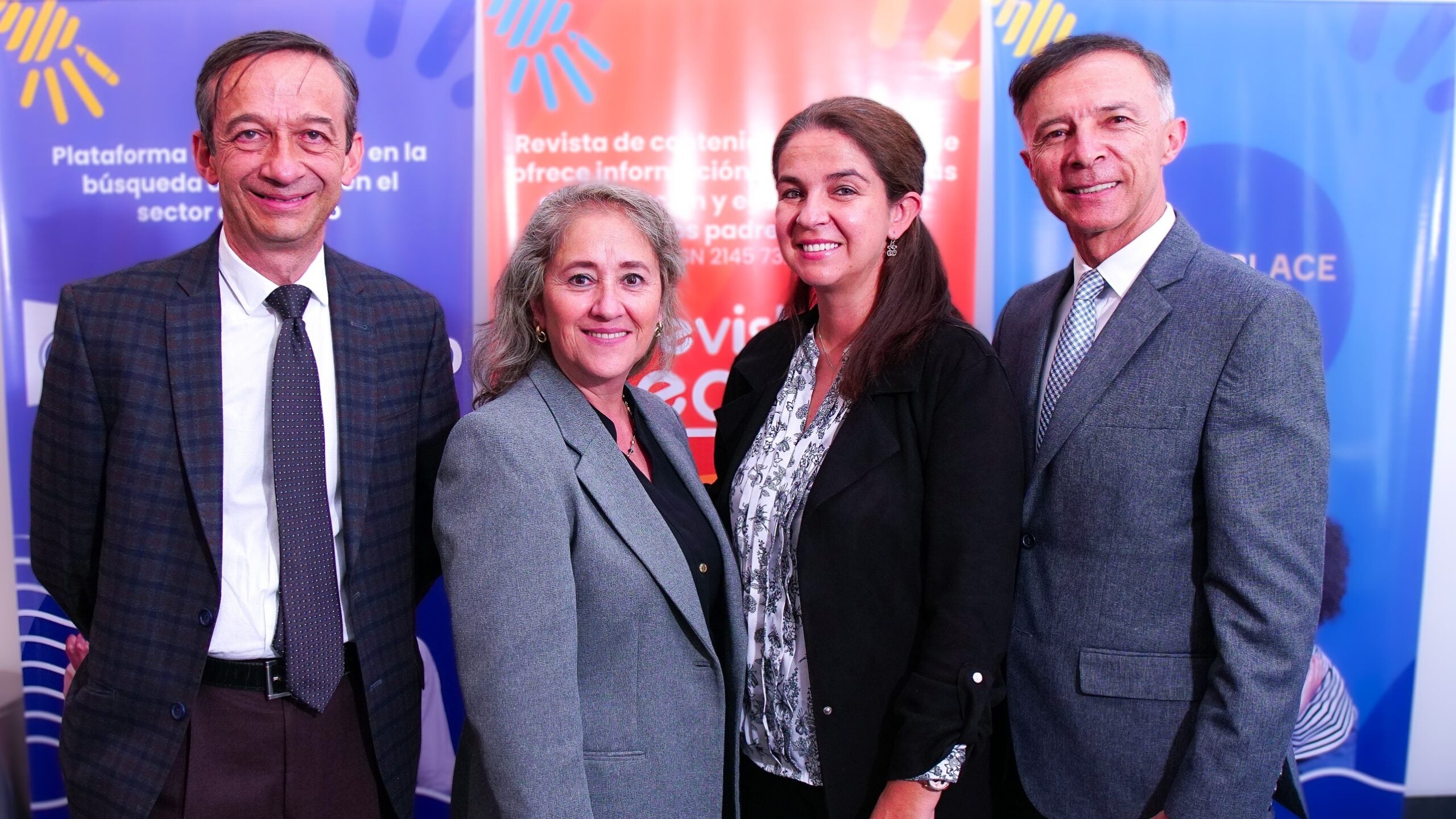 Juan Antonio Rodríguez, rector de Colegio San Tarsicio; María Claudia Baquero, Juliana Benítez y Jorge Serrato, directivos de Colegio GimnasioLos Caobos, durante el evento de lanzamiento.