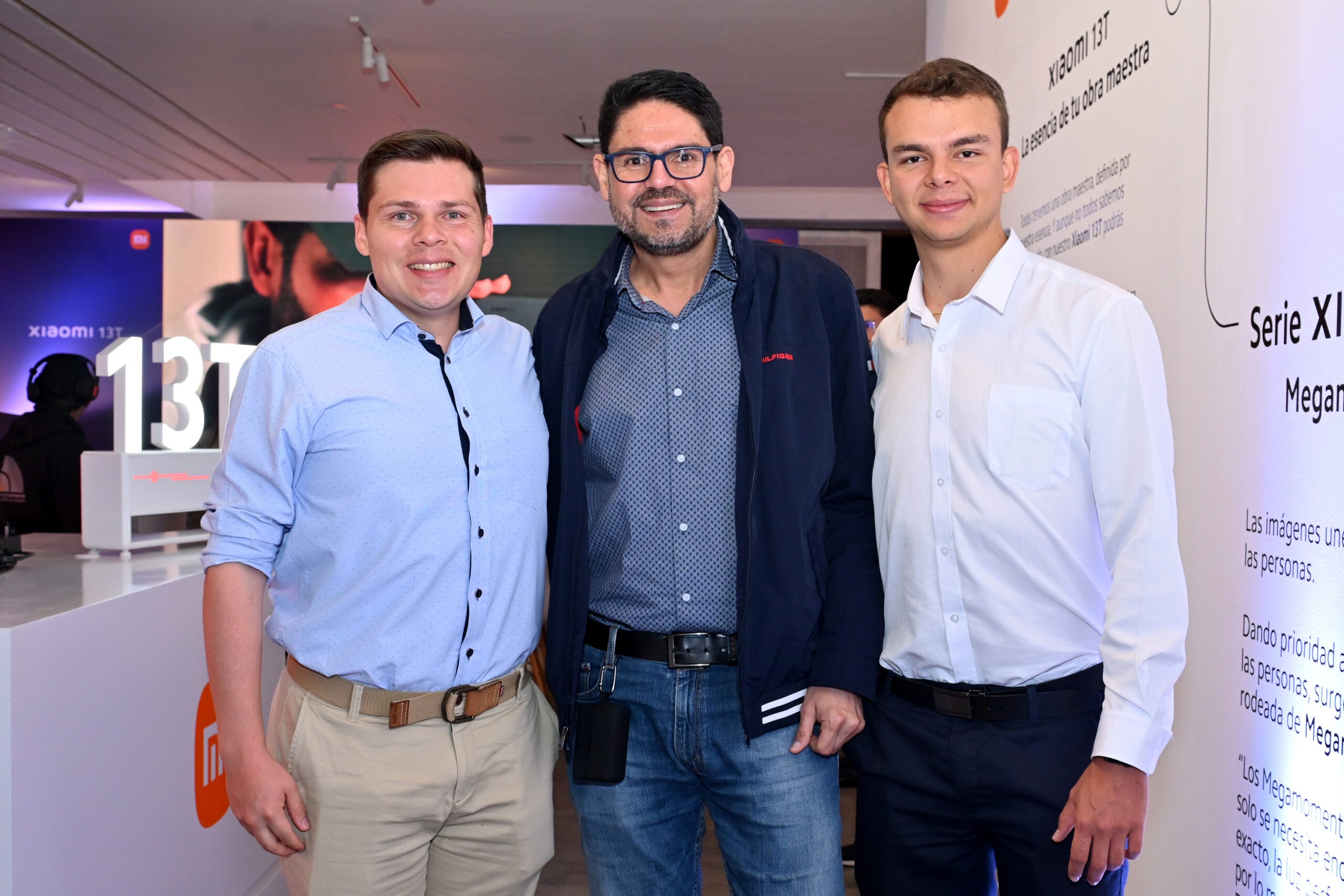 Juan Forero, Julián Garcíay Julián Montoya, entre los invitados que conocieron el nuevo dispositivo.