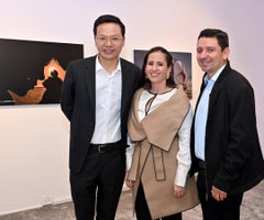 Michael Feng, country manager de Xiaomi Colombia; en compañía de Carolina Ceballos y Alexander Rojas.