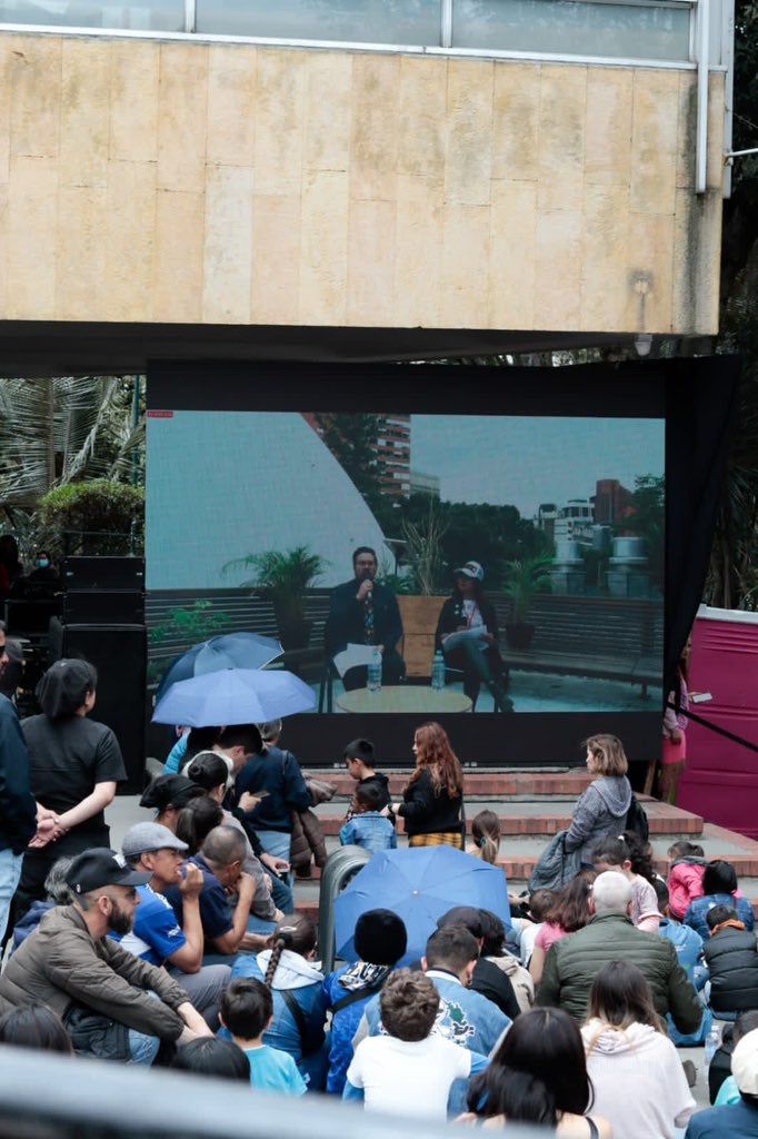 Reunión en el Planetario de Bogotá para presenciar el evento