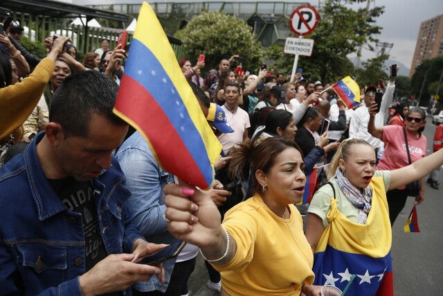 Venezolanos votando en Bogotá