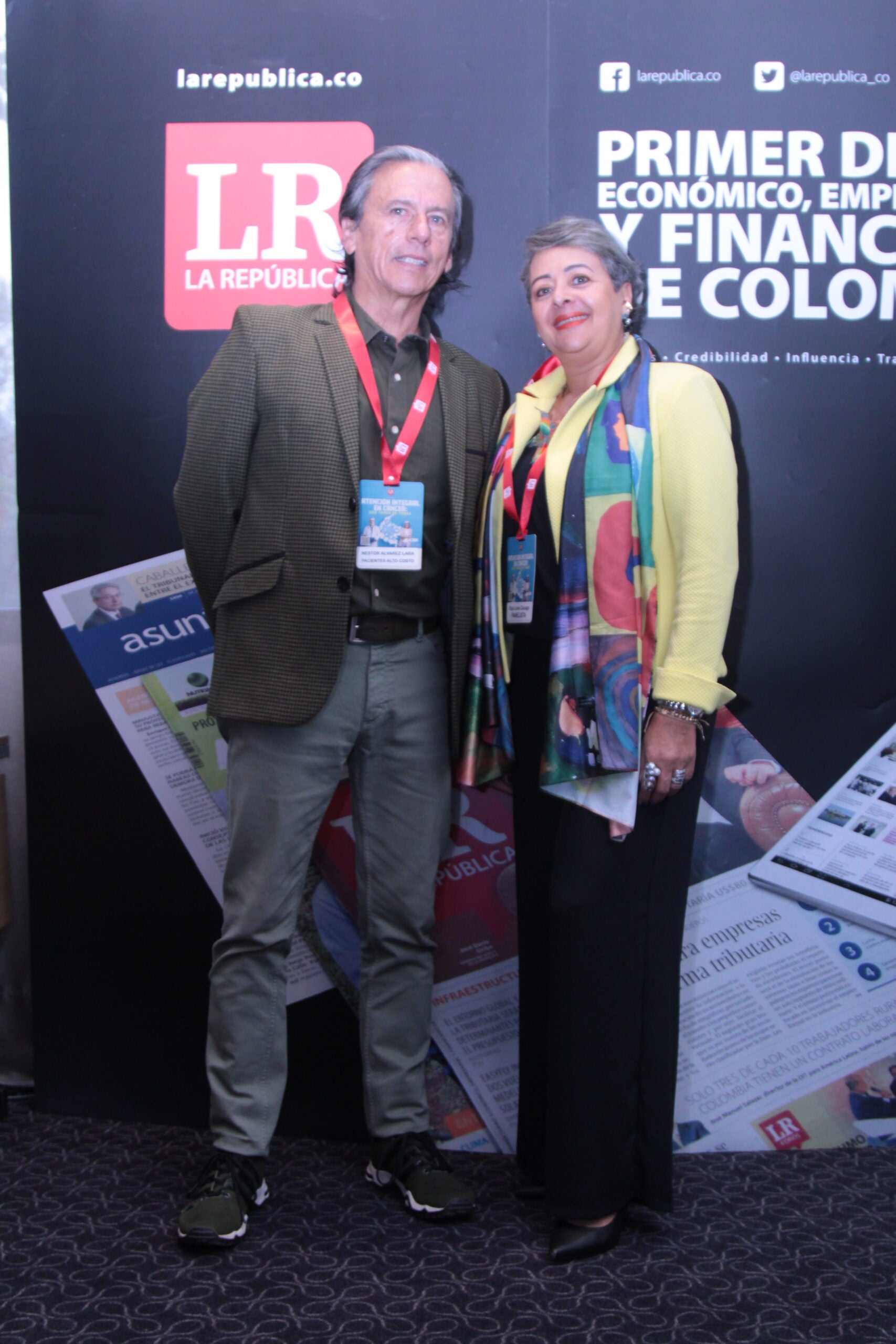 Néstor Álvarez Lara, de Pacientes de Alto Costo; y Olga Lucía Zuluaga, directora de Acesi.