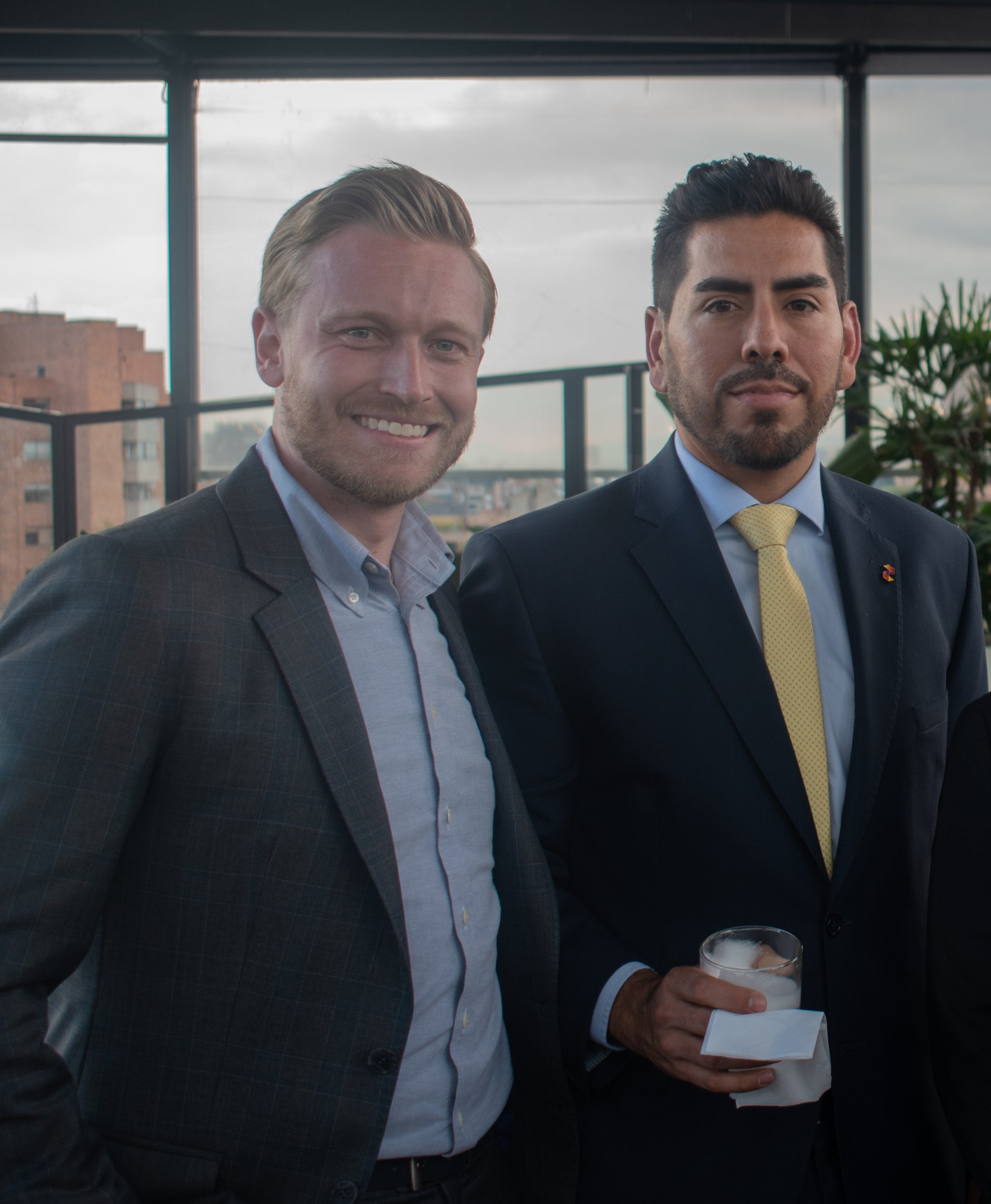 John Gallagher, segundo secretario Embajada de EE.UU.; y Humberto Suárez, Embajada de Perú.