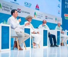 Bernardo Ortiz, de Sierracol Energy; Alberto Sabogal, historiador; Héctor Manosalva, pte. Cenit Transporte; y Alberto Consuegra, de Ecopetrol.