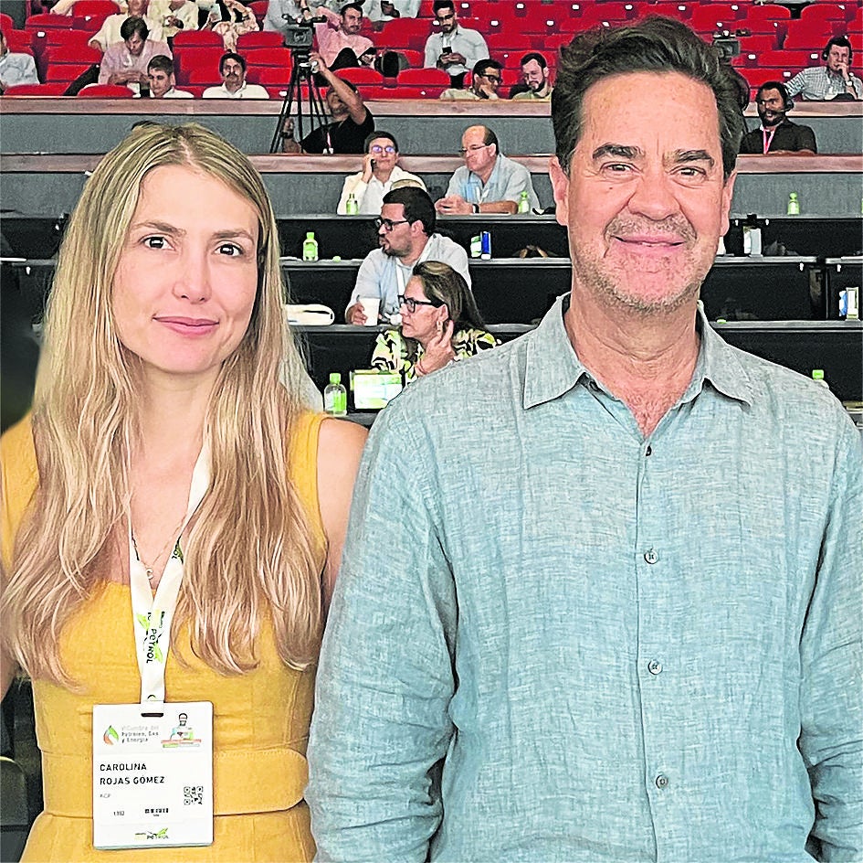 Carolina Rojas, vicepresidente de comunicaciones en la ACP, y Frank Pearl, presidente de la ACP.