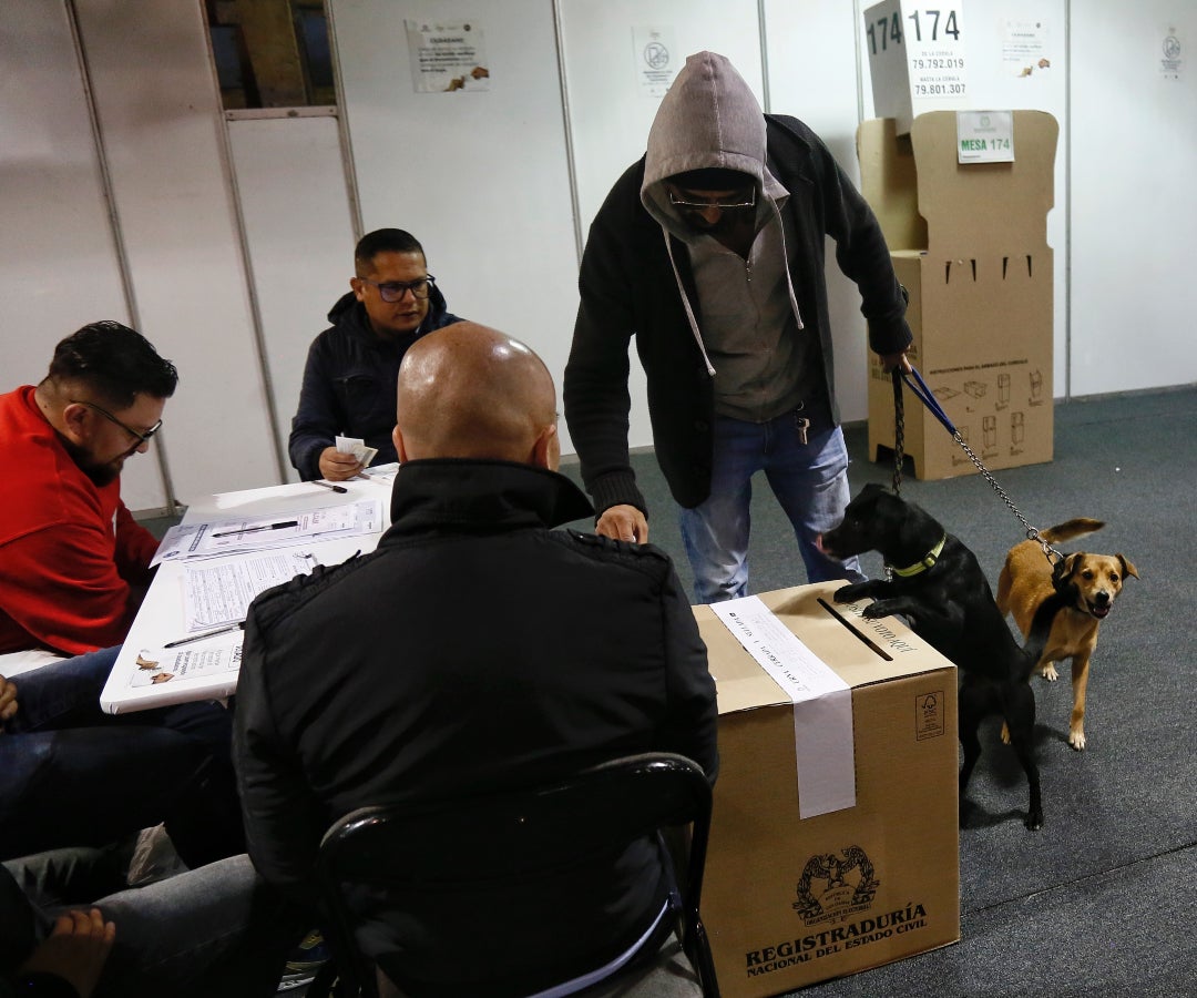 Vista general del desarrollo de las elecciones regionales este domingo en Corferias