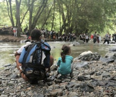 Migrantes que cruzan la selva del Darién