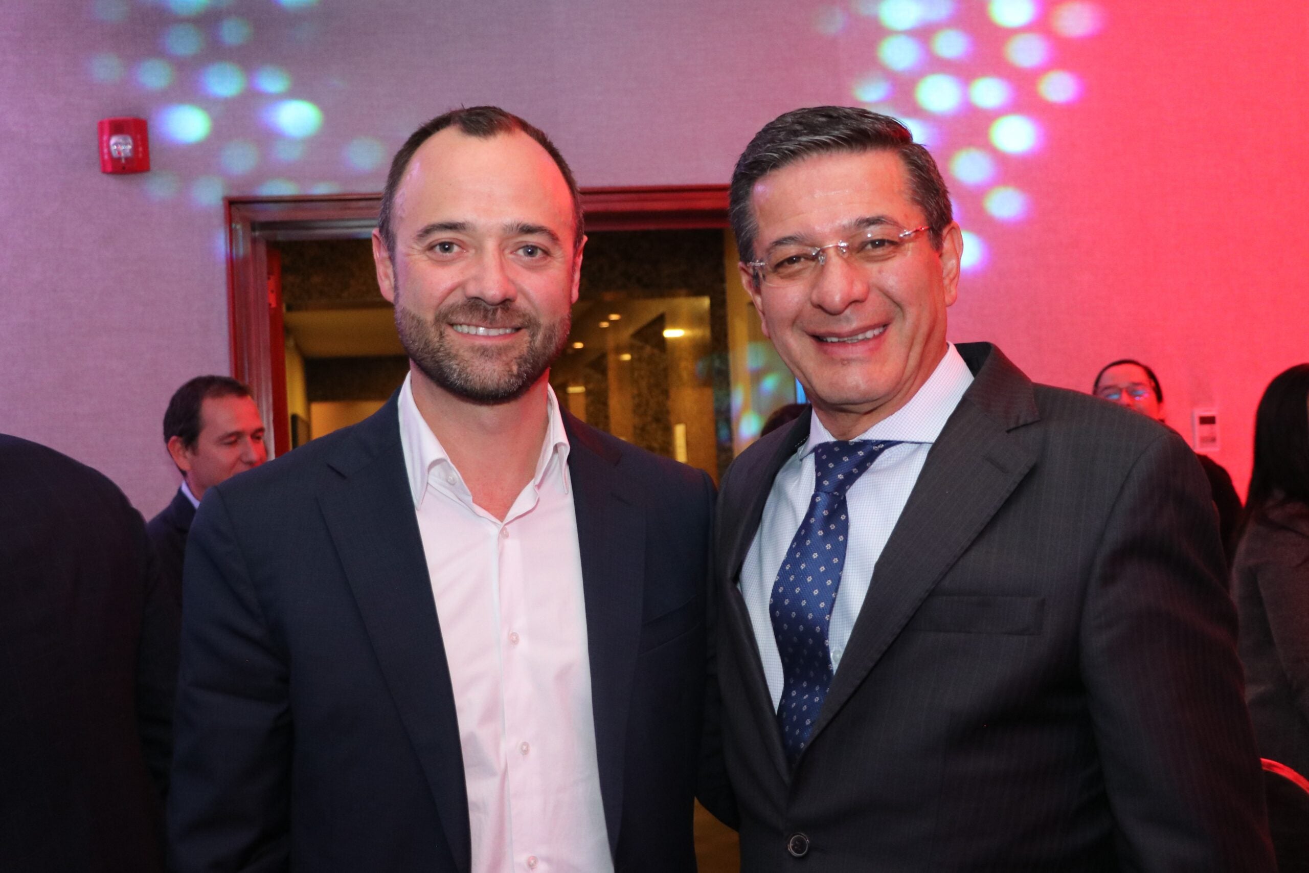 Pablo Echeverri, presidente de Constructora Capital; y Jairo Castro, gerente Comercial de Estilo Ingeniería, también estuvieron presentes.