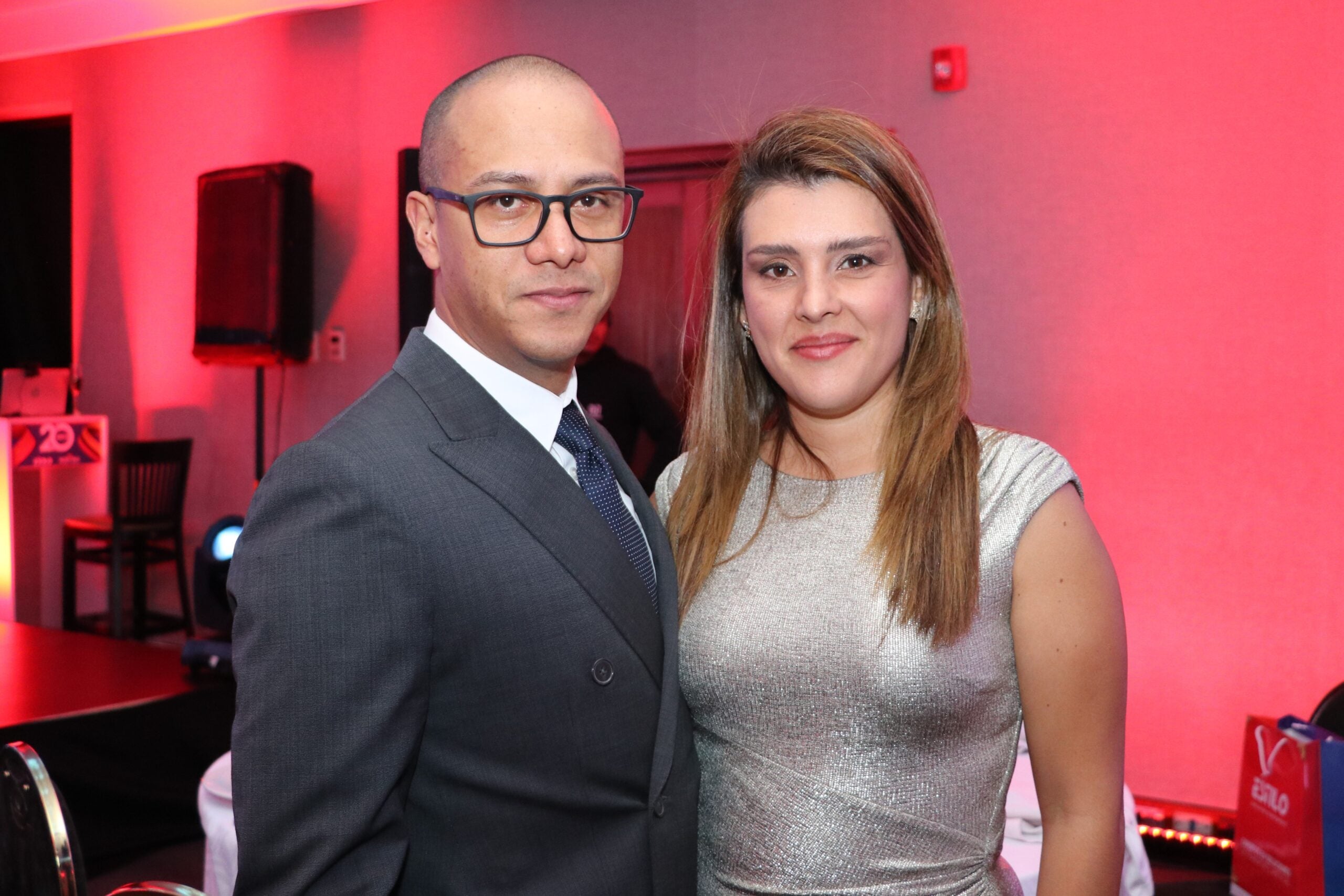 David Mayo, cirujano de colon y recto; y Liney Malaver, directora ejecutiva de Estilo Ingeniería, entre los asistentes al evento.