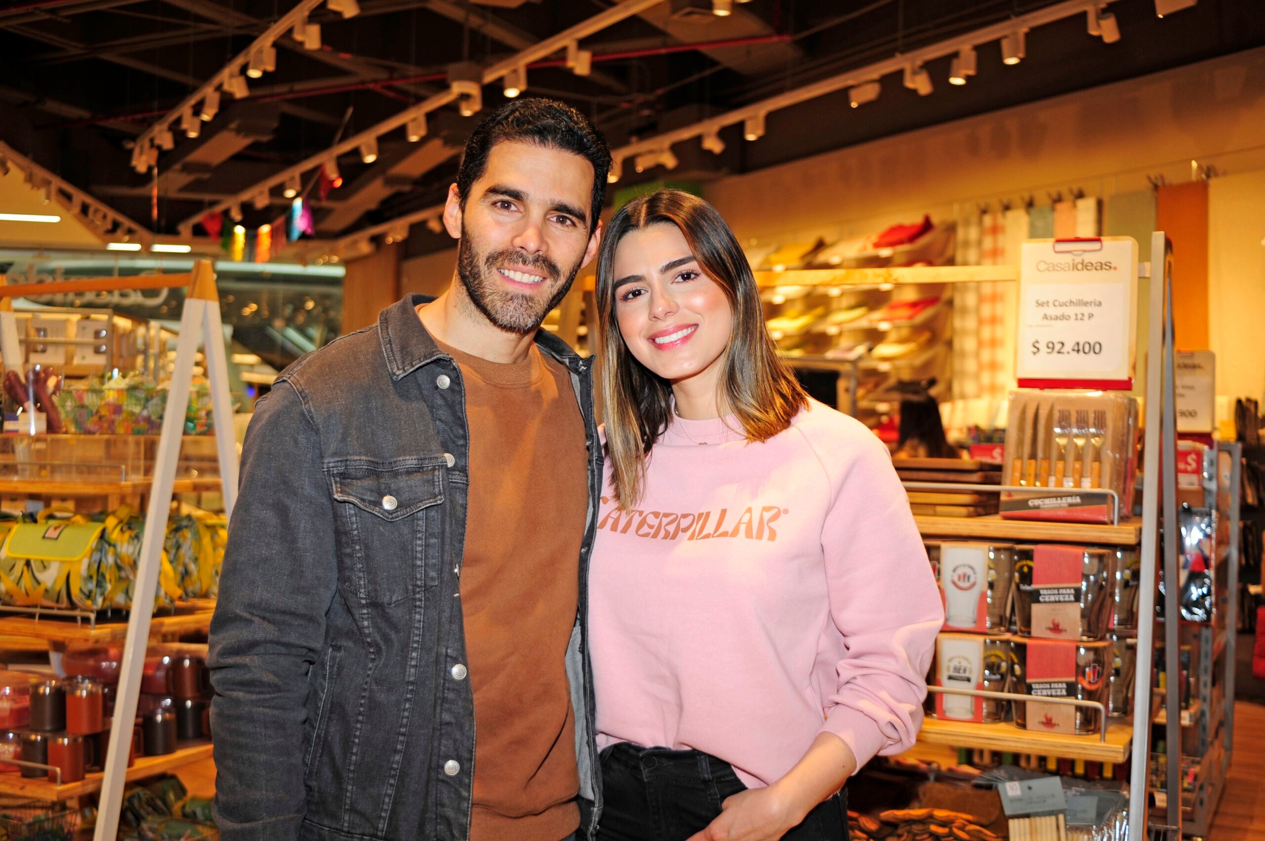Pedro Pallares, actor, y Lucía Aldana, modelo y presentadora,también asistieron al evento.