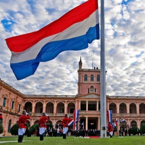 Más de 300 médicos renuncian en Paraguay en medio de la crisis del sistema de salud