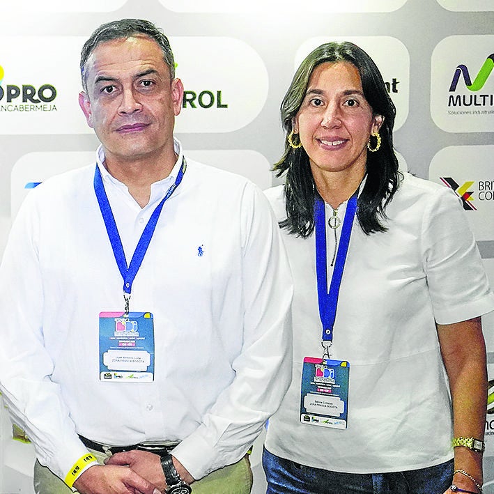 Juan A. Luna, subgerente de Zona Franca de Bogotá; y Sabina Collazos, dir. de Zona Franca de Bogotá