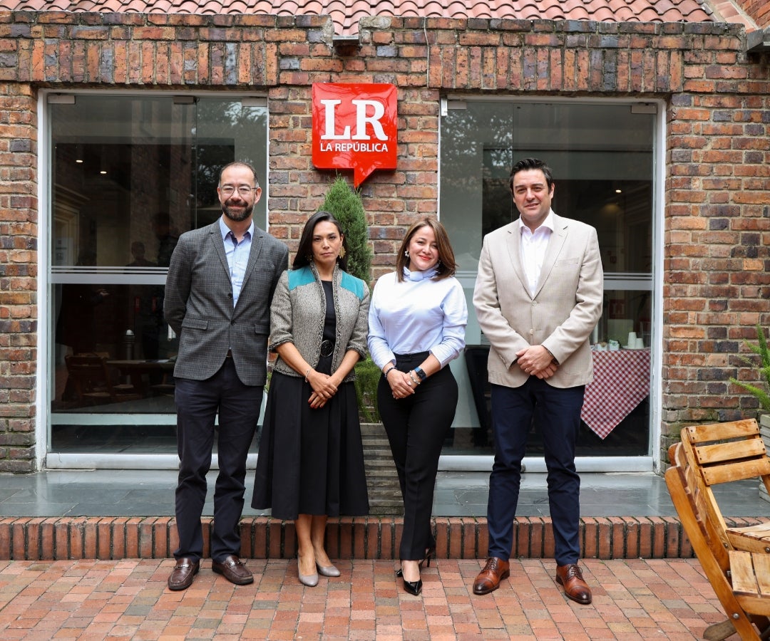 Sergio Andrés Pulgarín, vicerrector de la Universidad del Rosario; Ingrid Hernández, líder de transformación digital de la Presidencia de la República; Constanza Engativá, subdirectora de Competencias Digitales del MinTIC; y Germán Borromei, presidente de Oracle para Colombia y Ecuador.