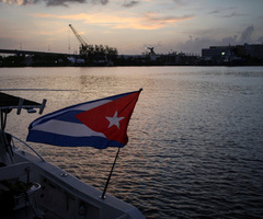 Los emigrantes cubanos han invertido ya en alojamiento que incluye desayunos, restaurantes y otras actividades en la isla, pero a Cuba le gustaría ver más flujo de capital, agregó.