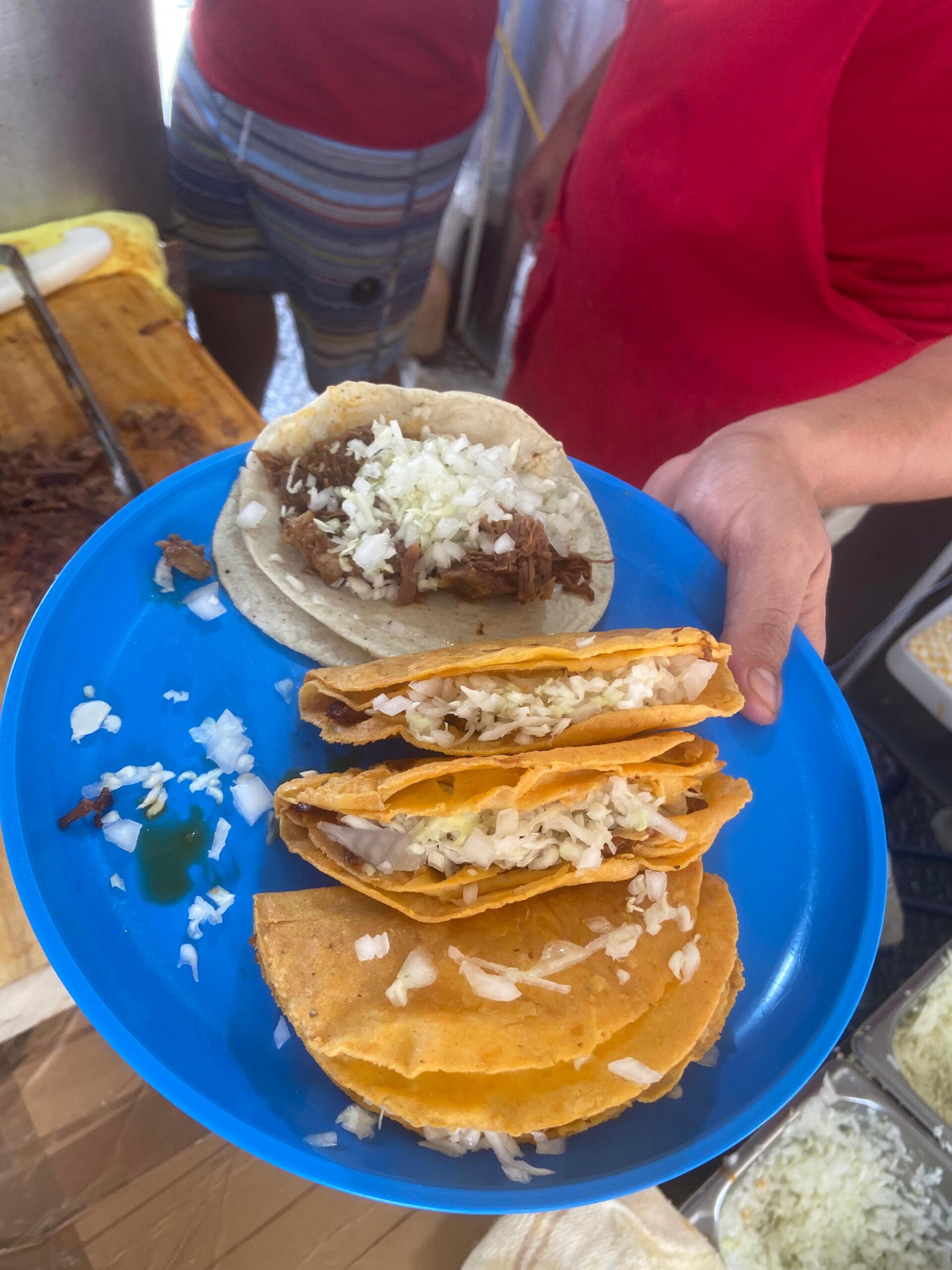 A comer birria en la mañana