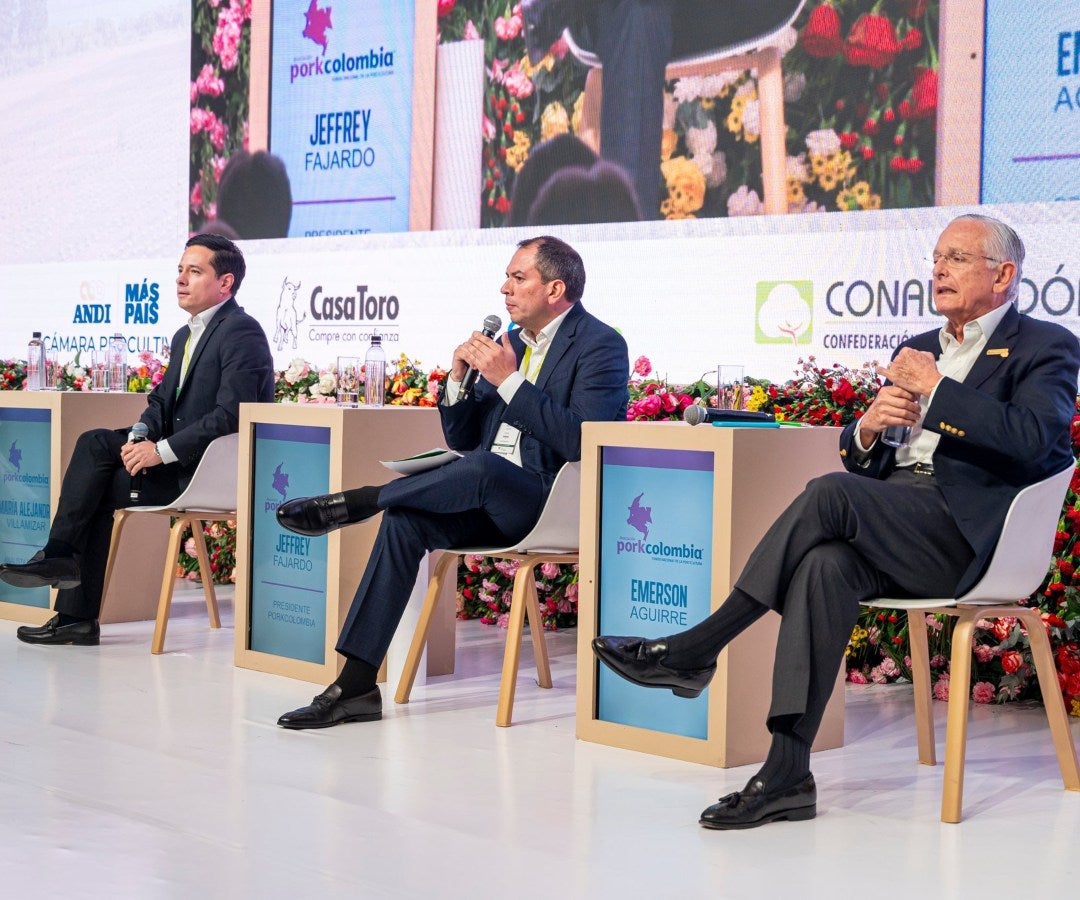 Jeffrey Fajardo, presidente de Porkcolombia; Emerson Aguirre, presidente de Augura; y Augusto Solano, presidente de Asocolflores