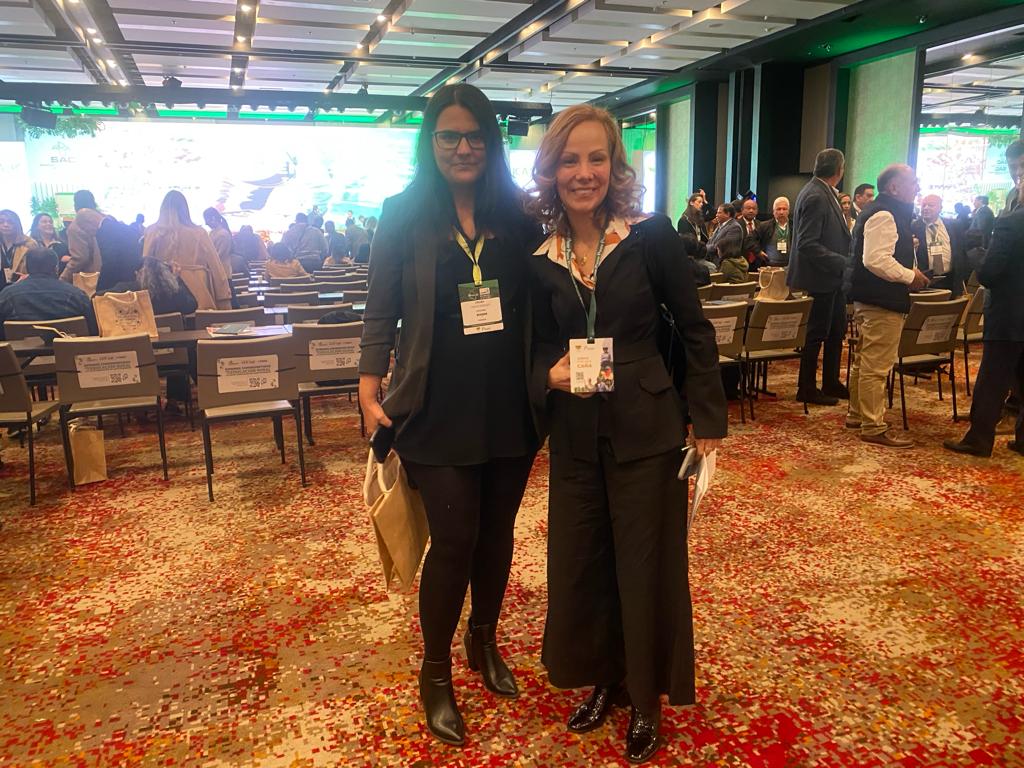 Oriana Garcés, Dir. de comunicaciones de Asocaña y Claudia Calero, presidenta de Asocaña.