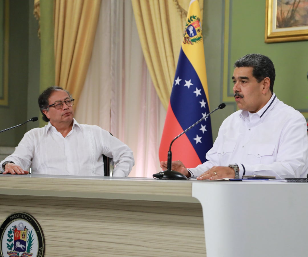El presidente Gustavo Petro con su homólogo, Nicolás Maduro, en el Palacio de Miraflores