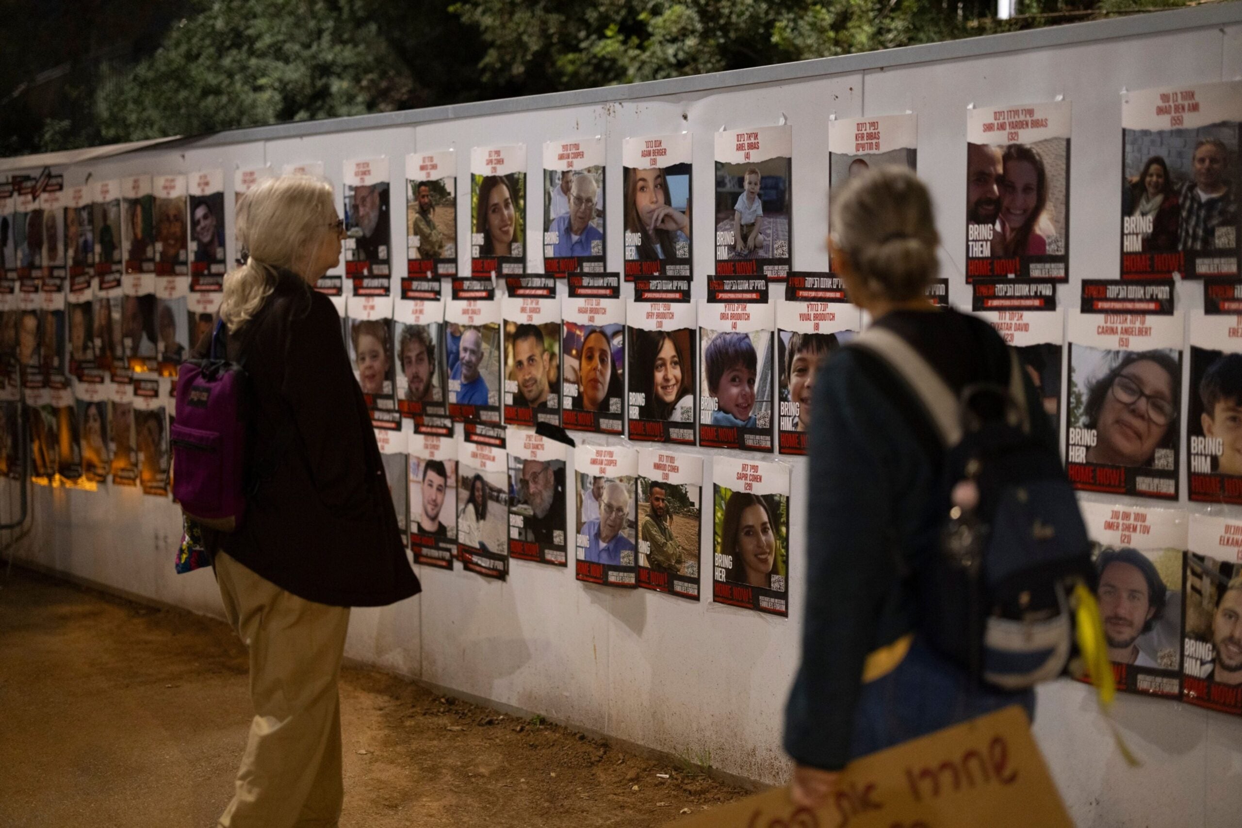 Carteles de rehenes israelíes