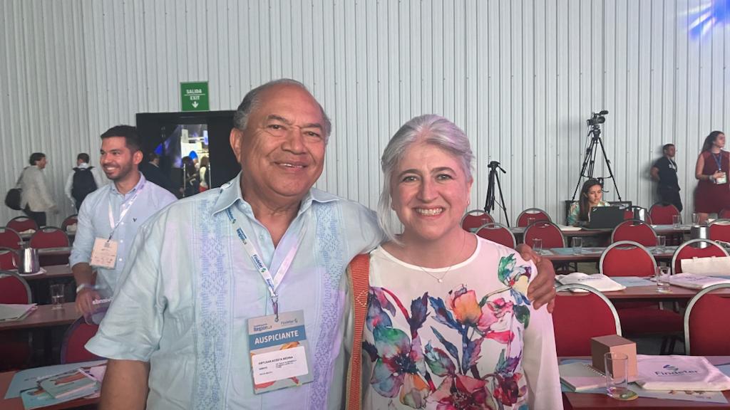 Amylkar Acosta, exministro de Minas y Energía, y Catalina Velasco, ministra de Vivienda