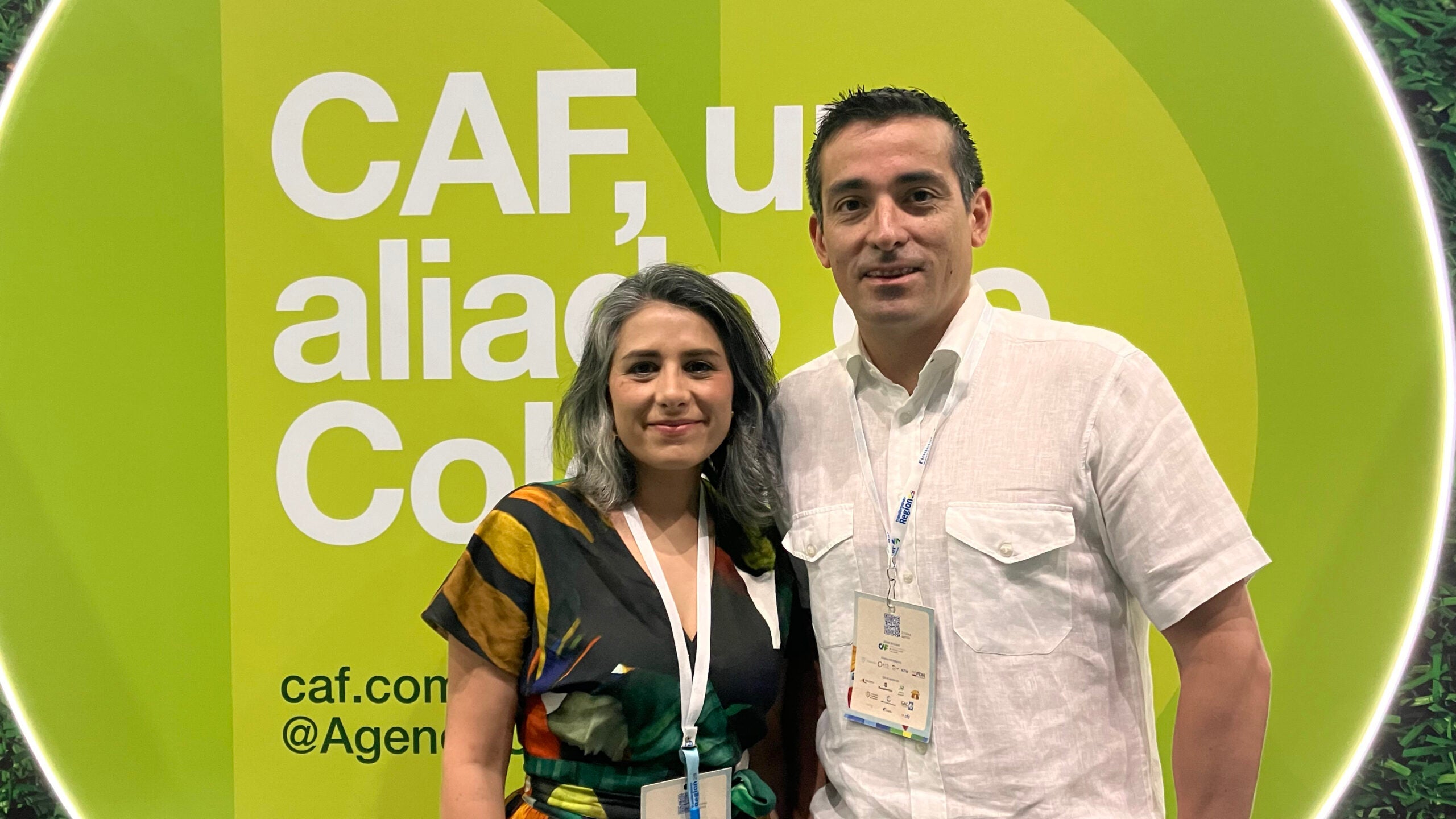 Lina Mondragón, asistente senior de Presidencia CAF y Rodrigo Peñailillo, representante de CAF en Colombia