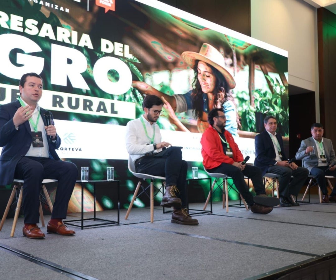 Claudio Muñoz, director general de Syngenta para la Región Andina ; Nicolás Pombo, director de la división forestal Smurfit Kappa Colombia; Juan Camilo Padilla, gerente de sostenibilidad Alquería; Federico Botero Jaramillo, responsable de Biosuroeste Comfama